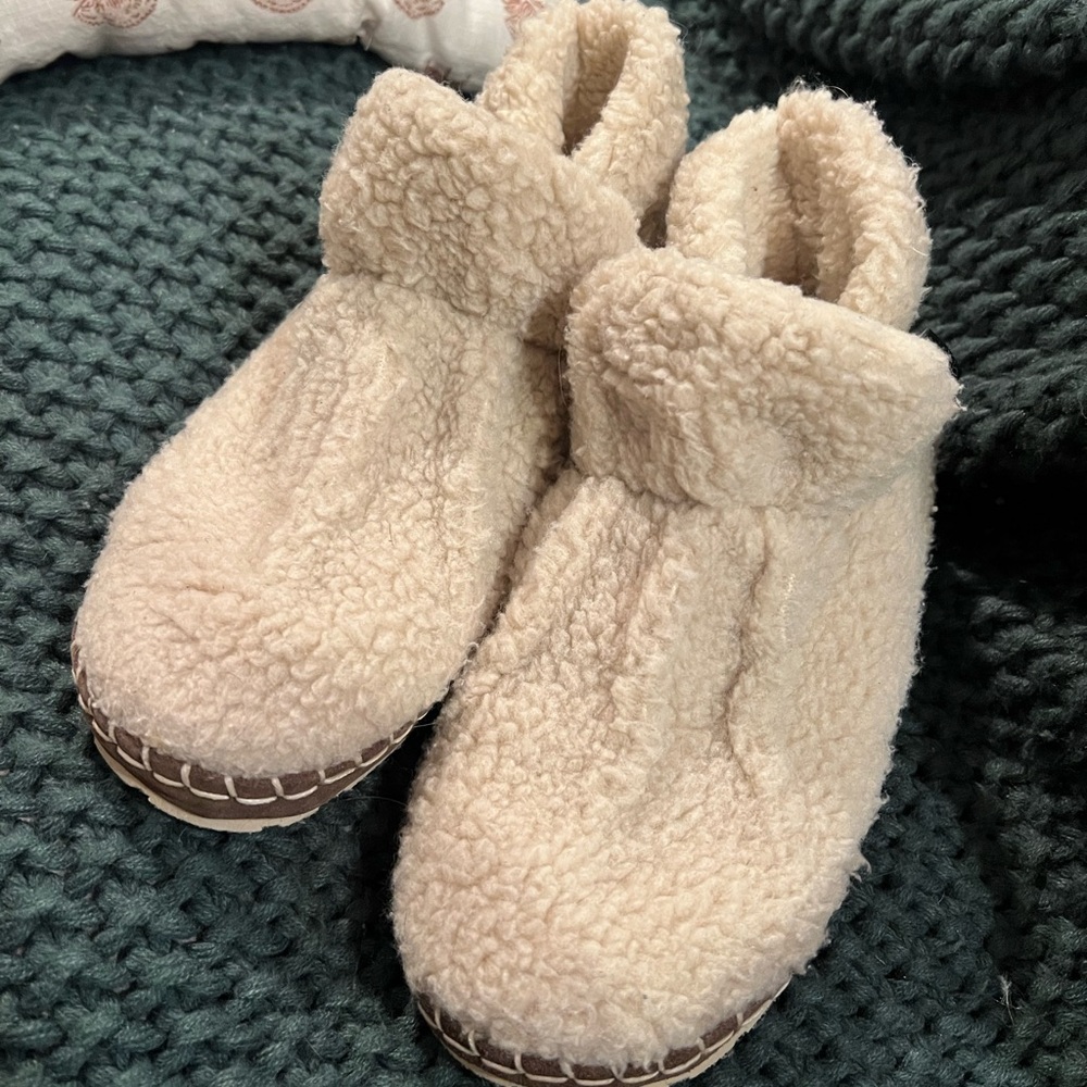 LL Bean Cozy Sherpa Slipper Booties